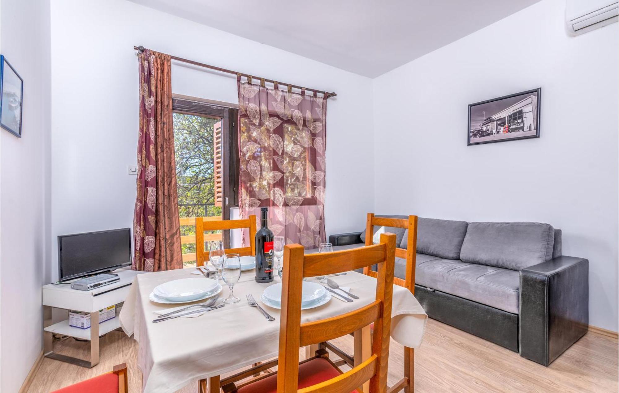 Gorgeous Apartment In Krk With Kitchen 克尔克 外观 照片