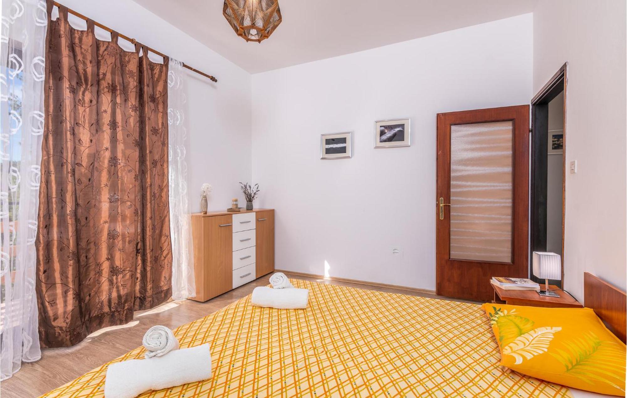 Gorgeous Apartment In Krk With Kitchen 克尔克 外观 照片
