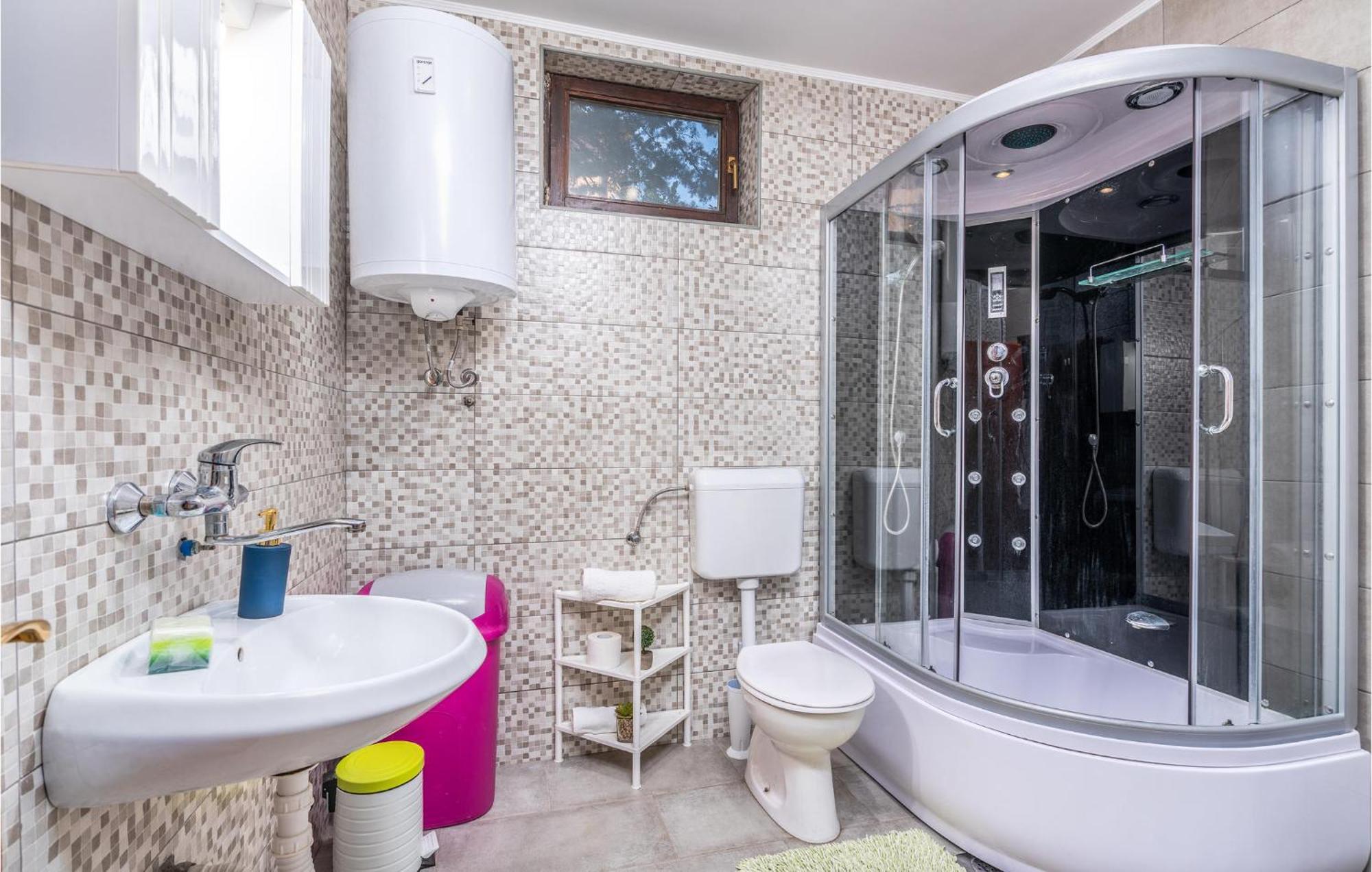 Gorgeous Apartment In Krk With Kitchen 克尔克 外观 照片