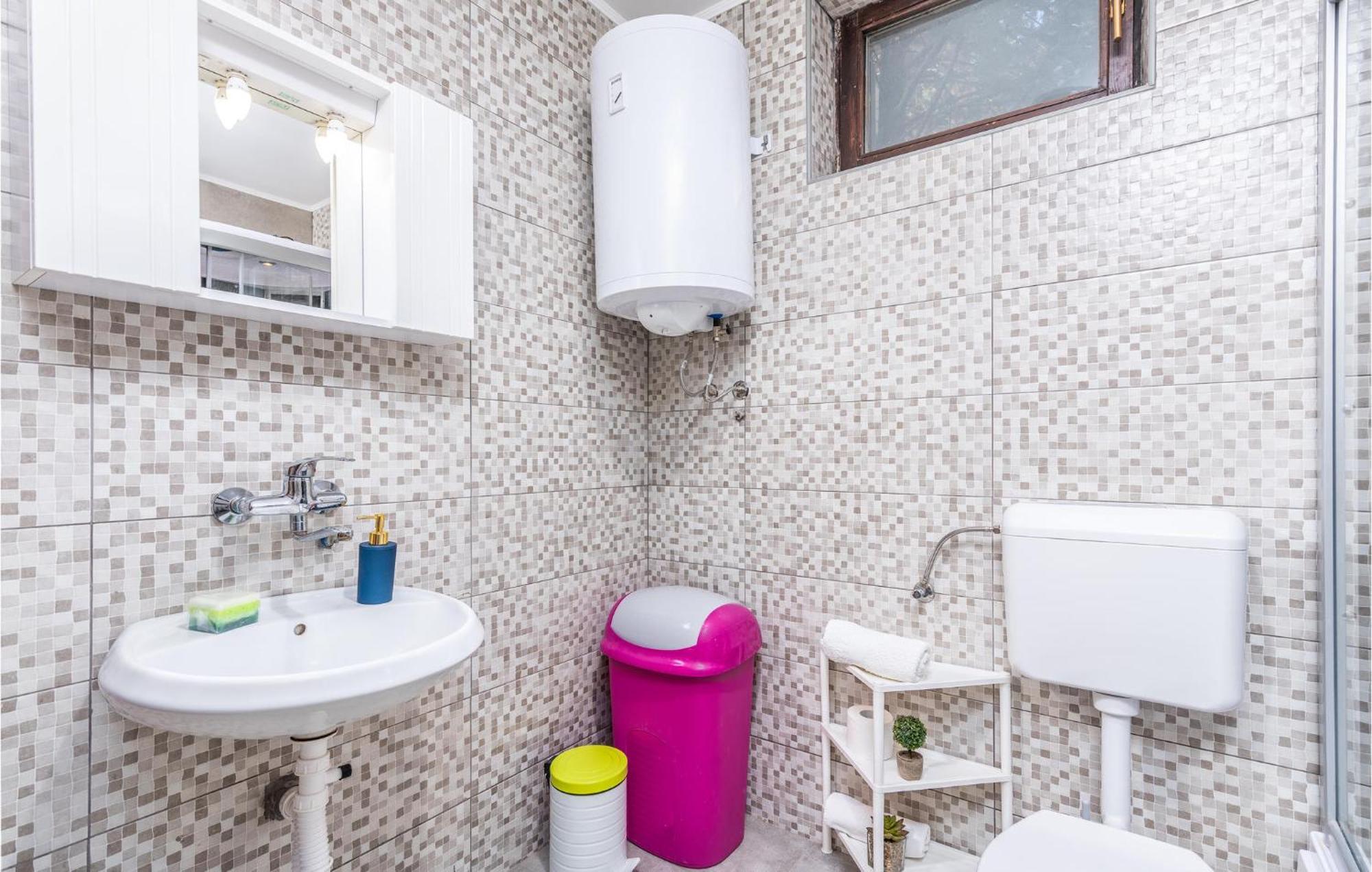 Gorgeous Apartment In Krk With Kitchen 克尔克 外观 照片
